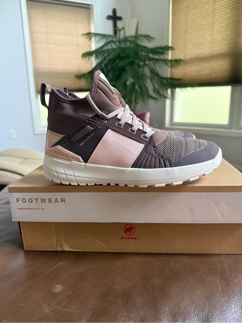 Mammut Two-Tone High-Top Sneaker in Mauve & Blush NEW IN BOX